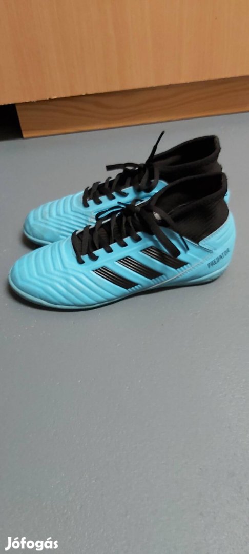 Adidas Predator futsal cipő