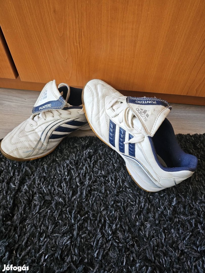 Adidas Puntero 35-ös méretű teremcipő 