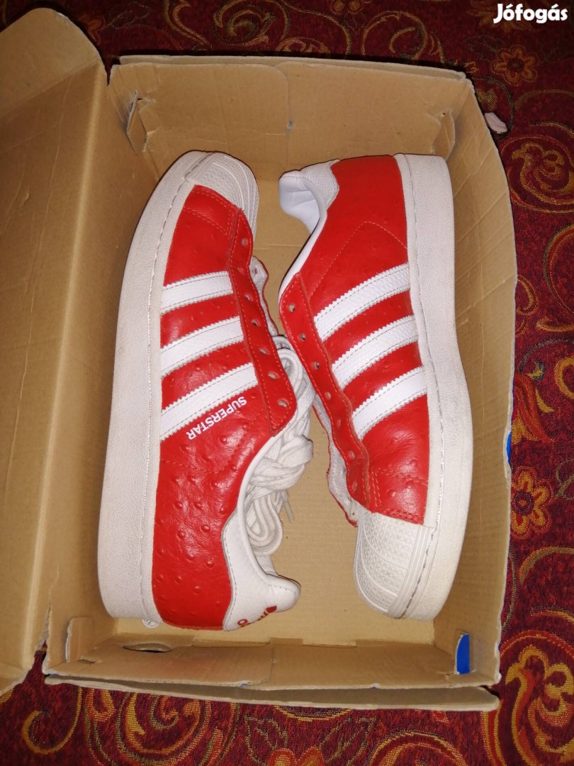 Adidas Superstar Animal Red cipő. 