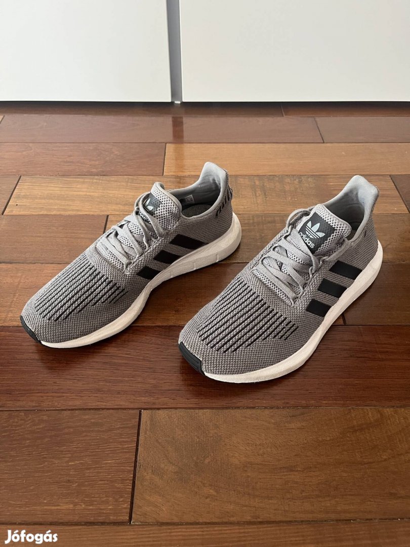 Adidas Swift Run 1.0, Méret: 45