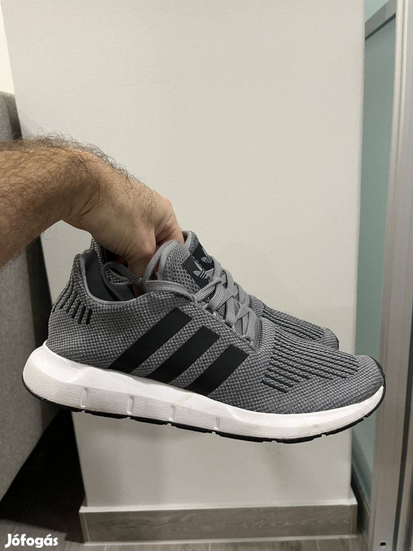 Adidas Swift Run sportcipő 