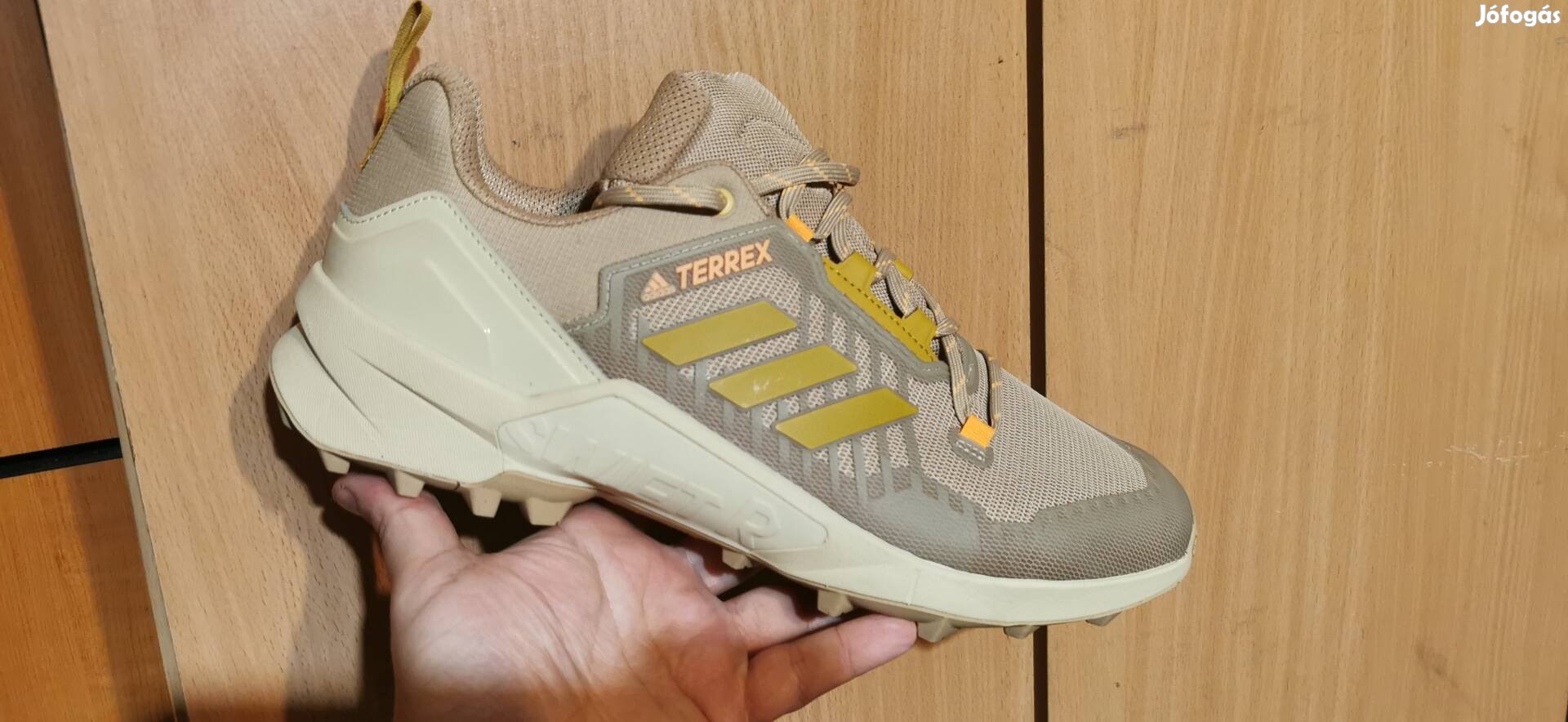 Adidas Terrex túra cipő 47.