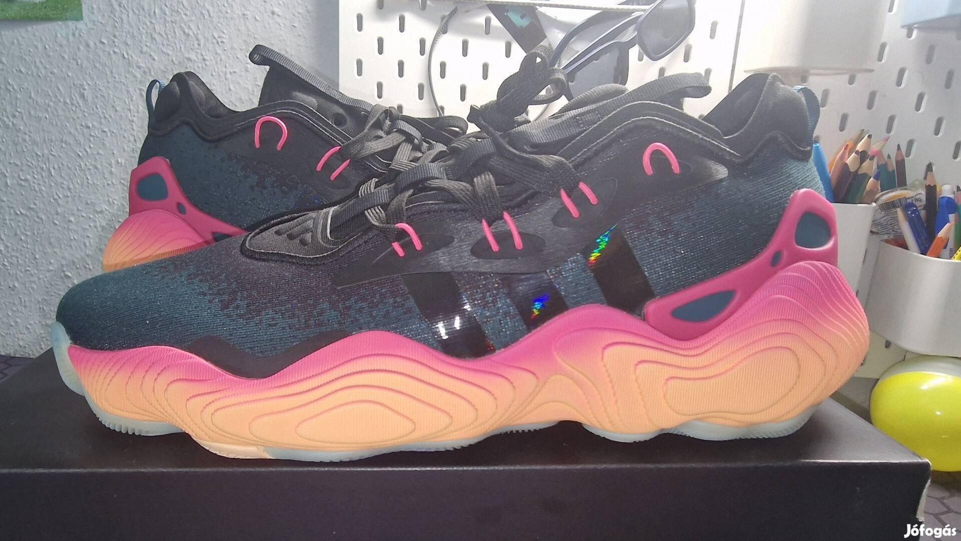 Adidas Trae Young 3 kosárlabdacipő (50- es méret)