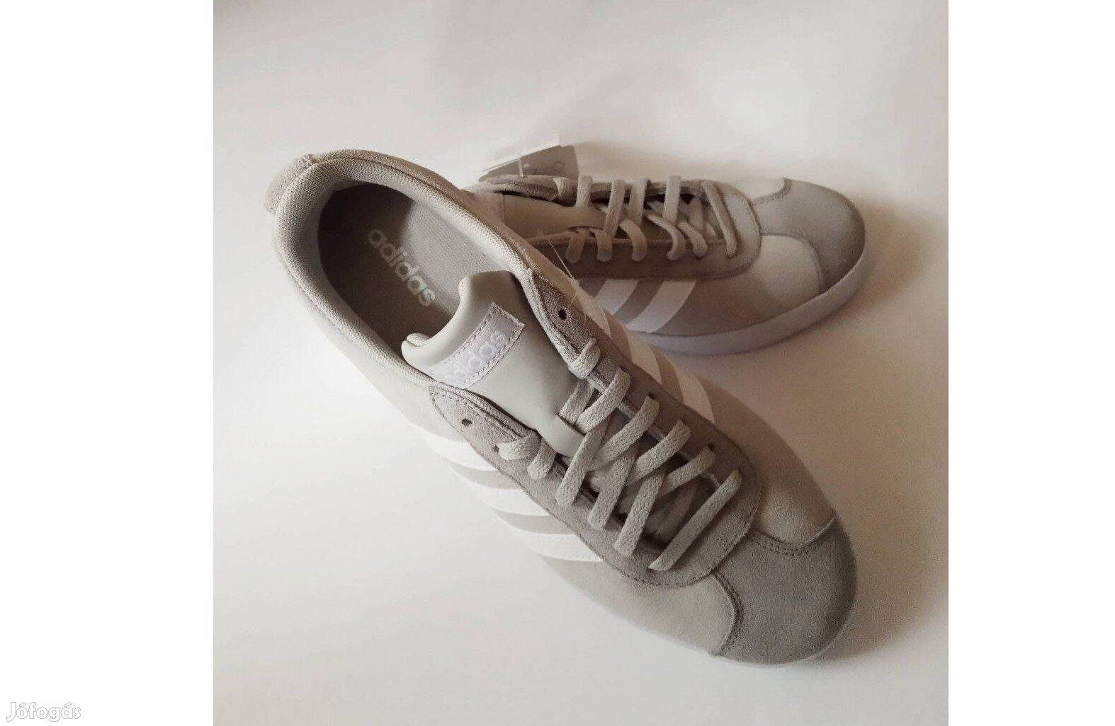 Adidas VL Court 2.0 velúr bőr sportcipő, szürke,fehér csíkokkal.Új