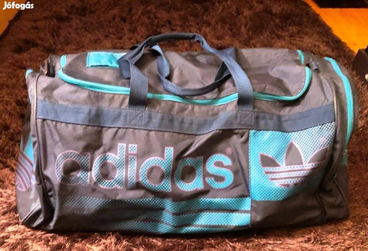 Adidas, Nike sporttáska