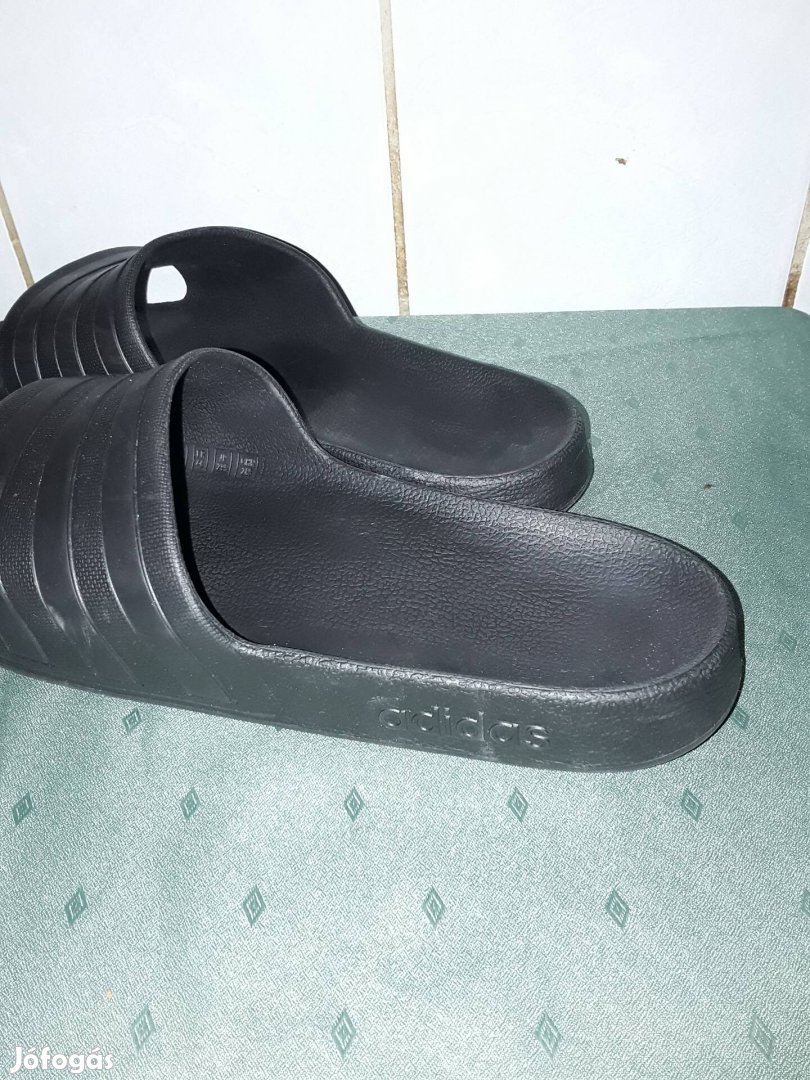 Adidas adilette aqua papucs!