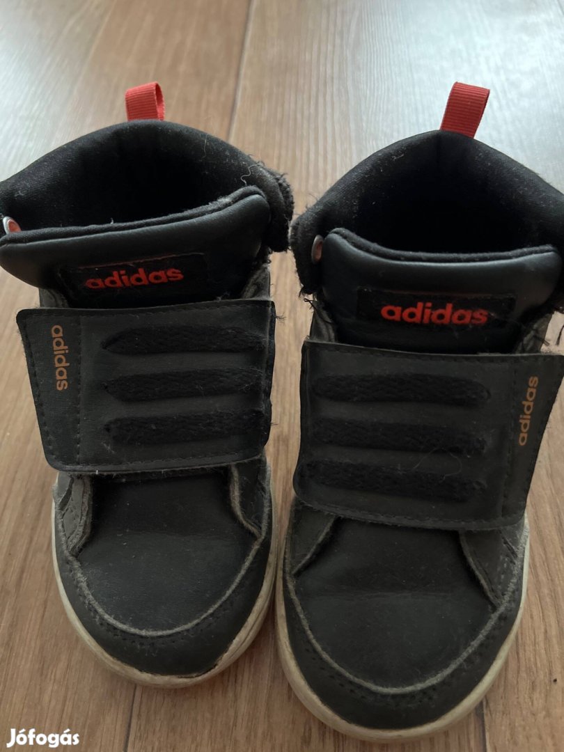 Adidas átmeneti cipő 25