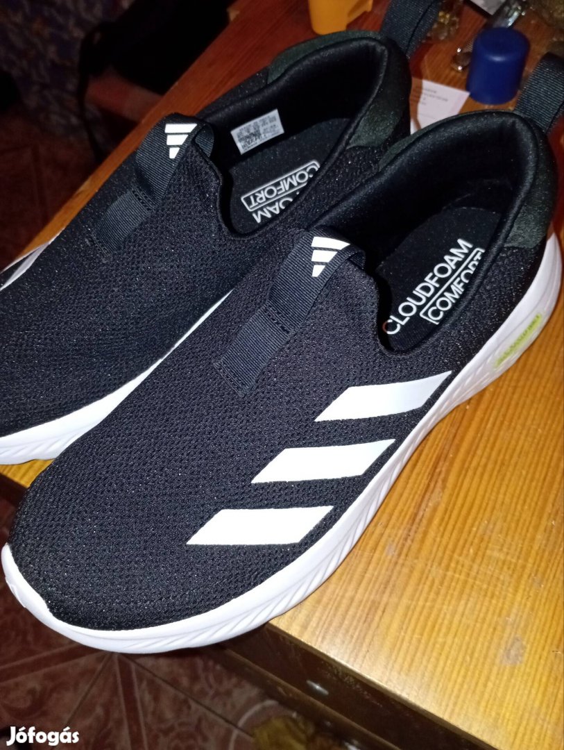 Adidas belebújós cipő 