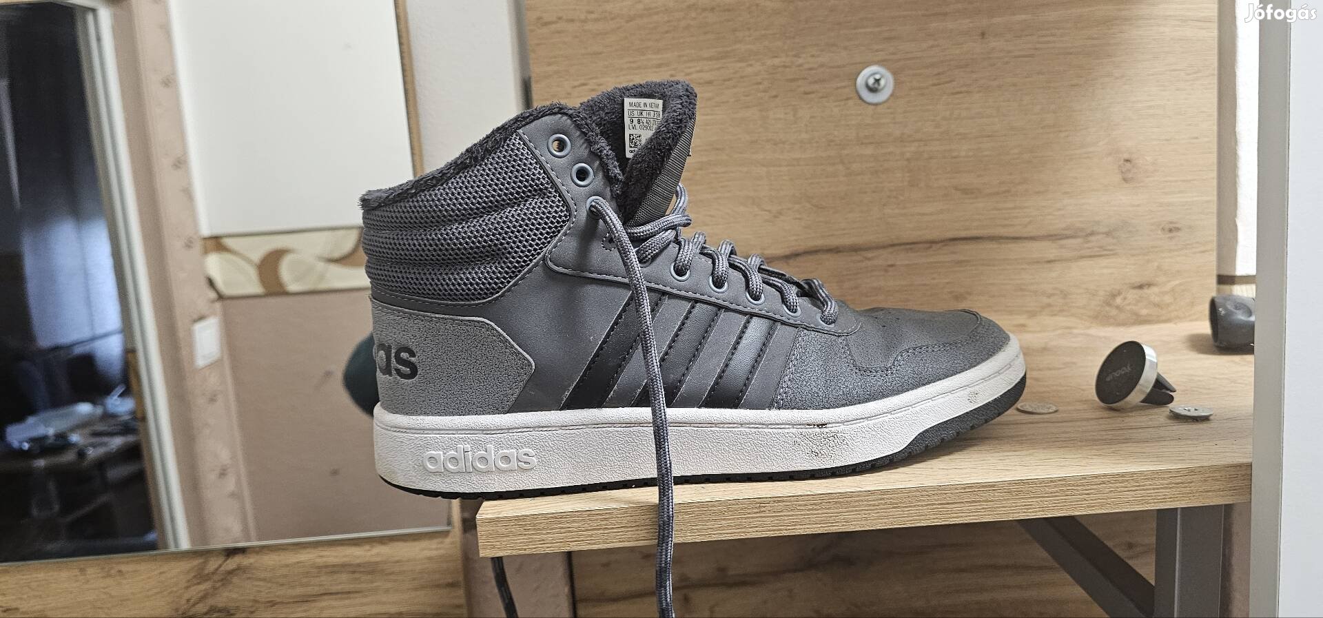 Adidas bélelt cipő