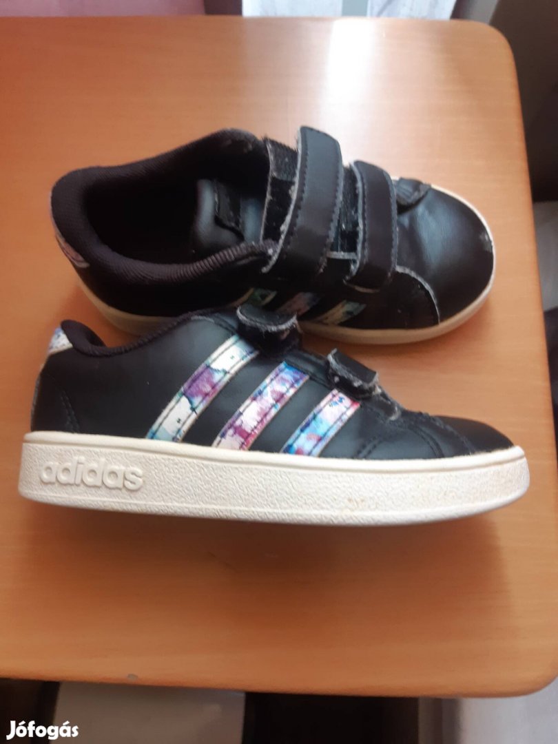 Adidas cipő 23