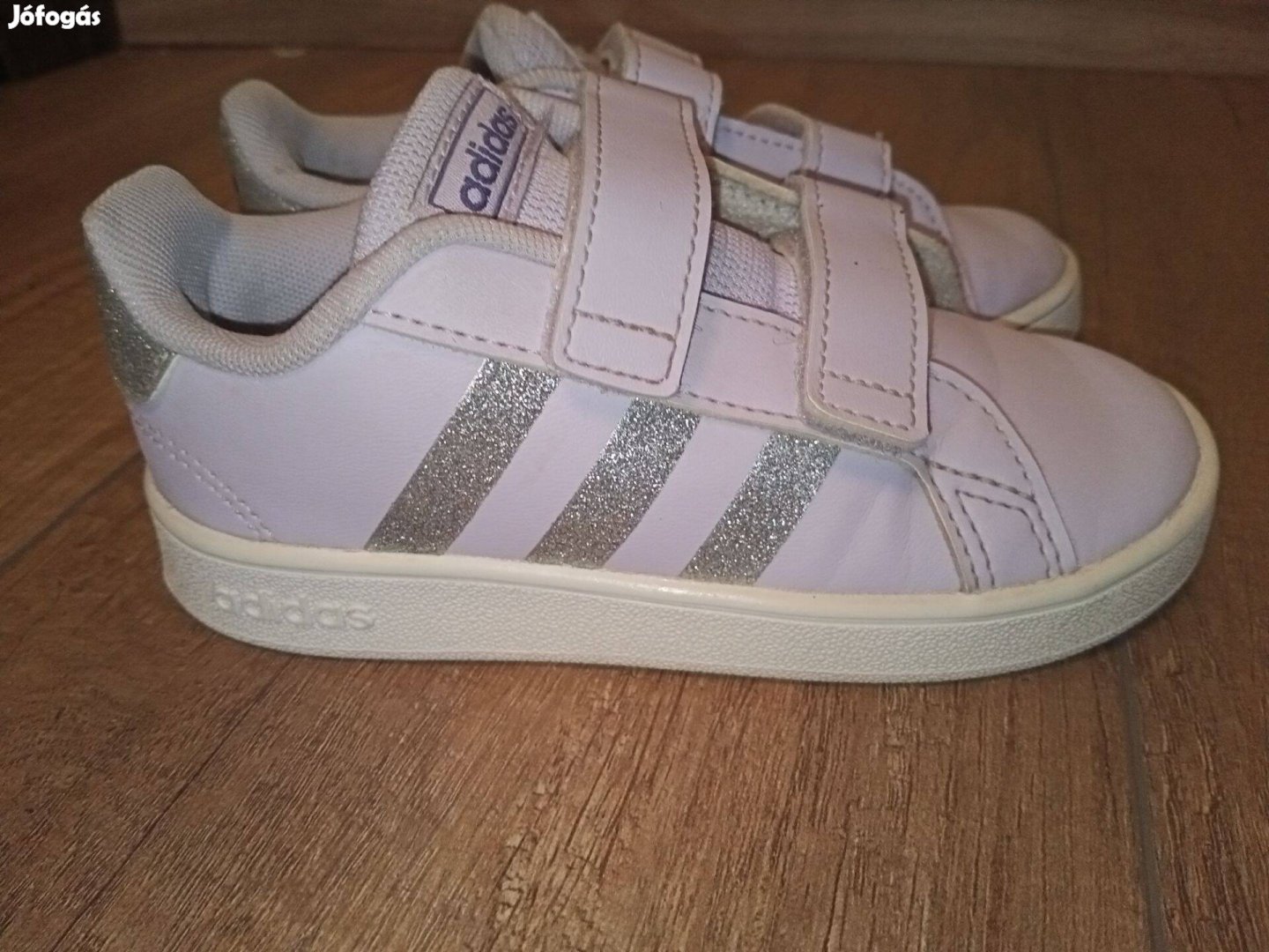 Adidas cipő 26-os méretben