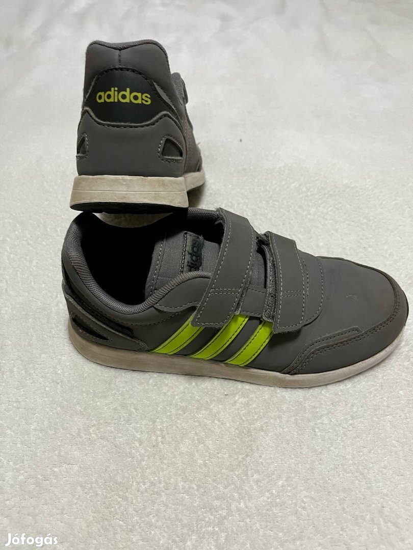 Adidas cipő 34