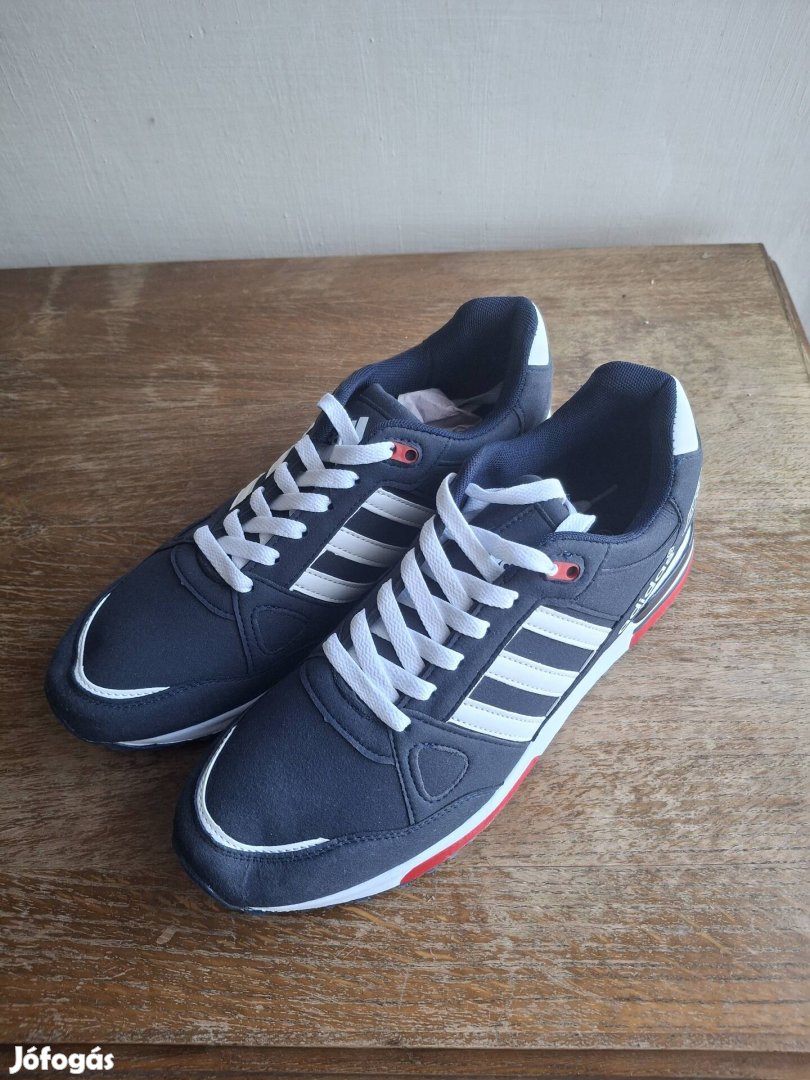 Adidas cipő 42-es