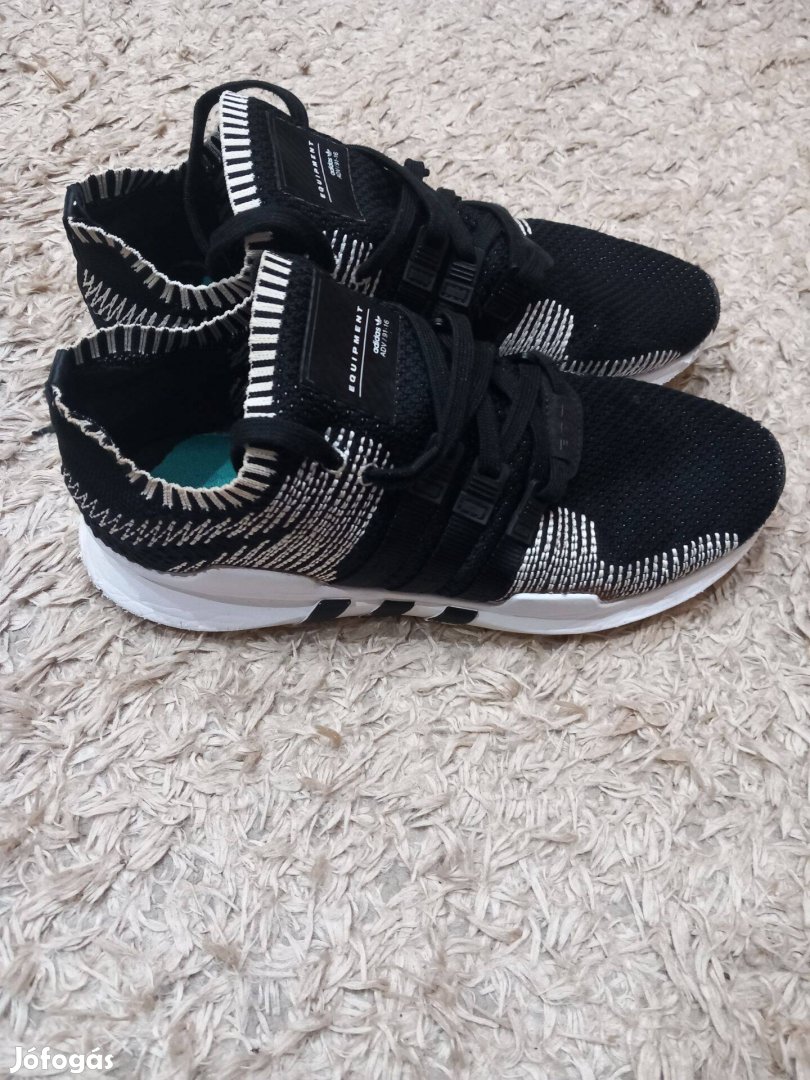 Adidas cipő (42)