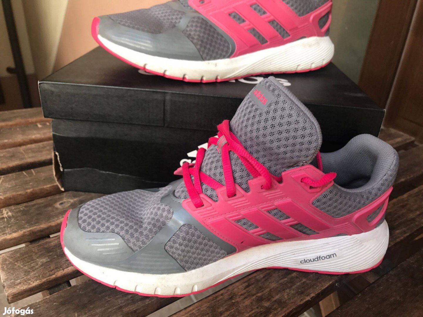 Adidas cipő (42-es méretben)