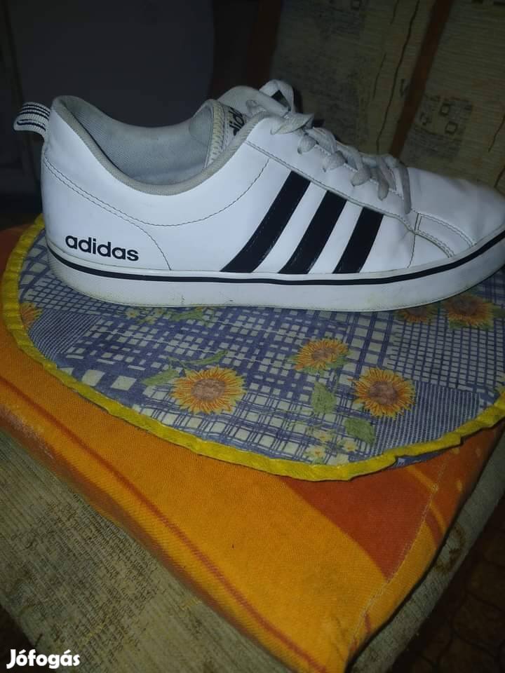 Adidas cipő 