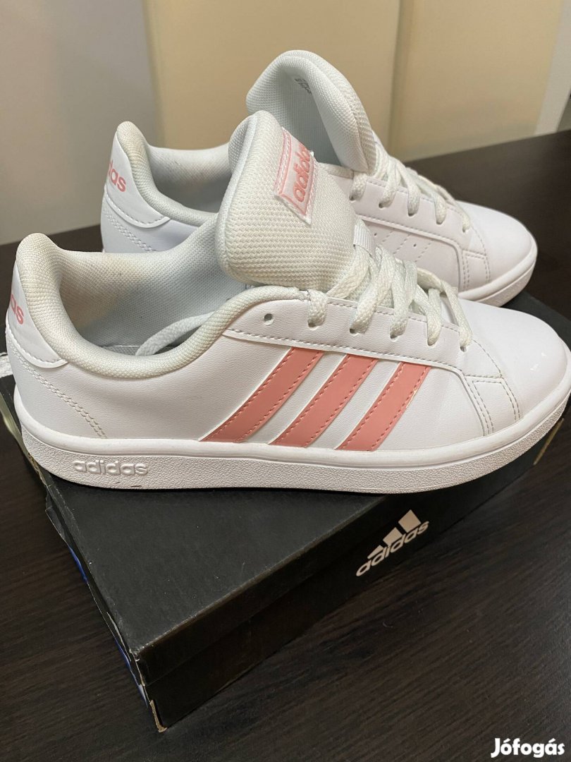 Adidas cipő!