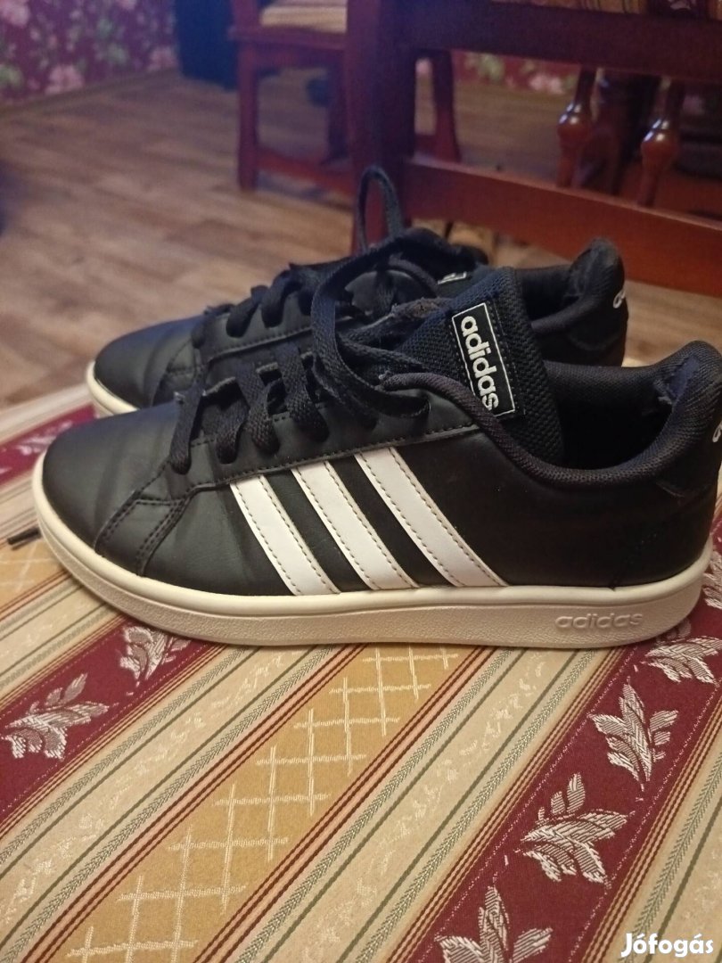 Adidas cipő 