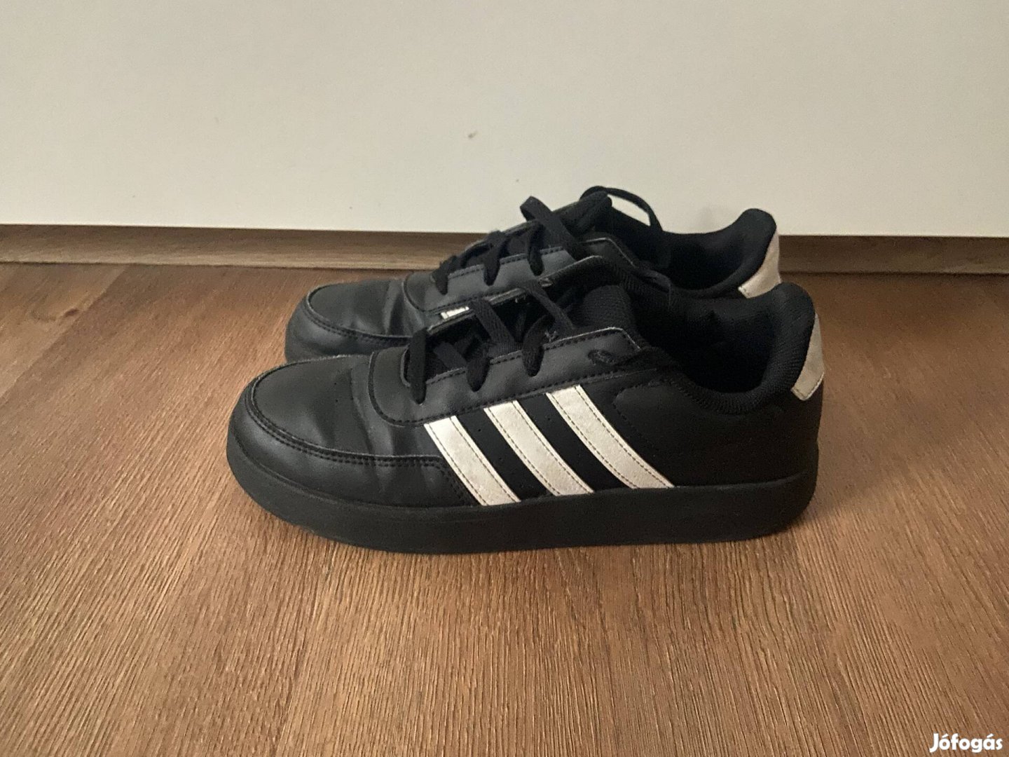 Adidas cipő.....