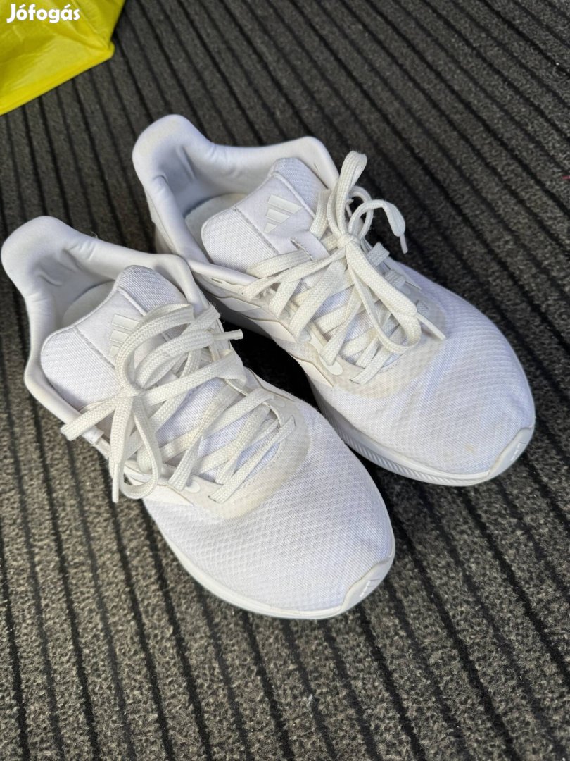 Adidas cipő eladó.