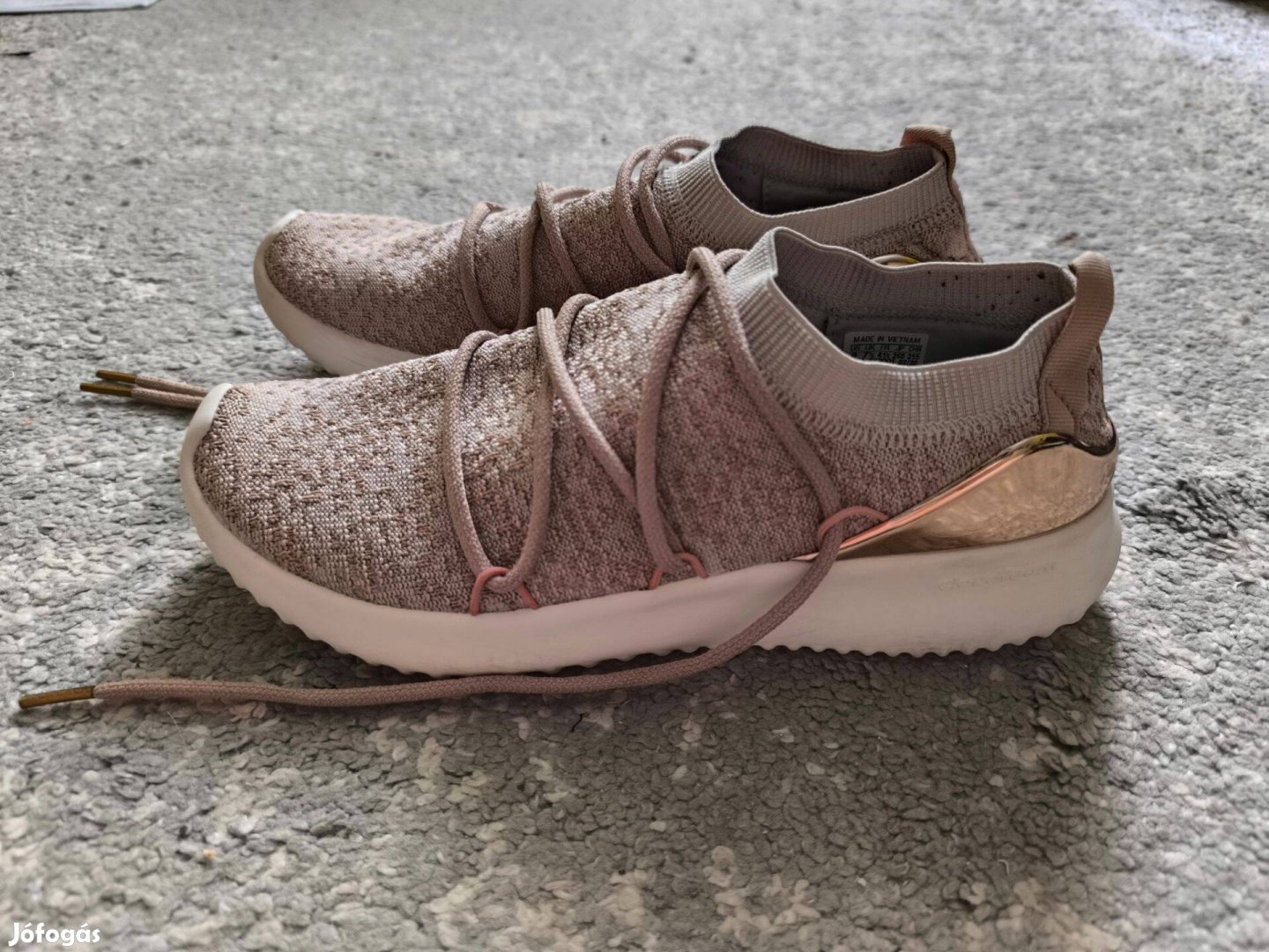 Adidas cloud foam világosbarna női sneaker cipő 40,5