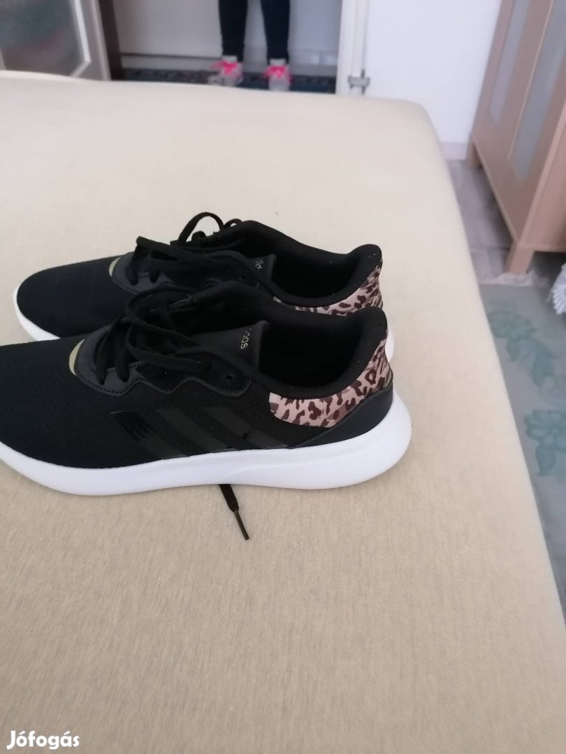 Adidas edző cipő új nem használt 15000ft alkuképes! 