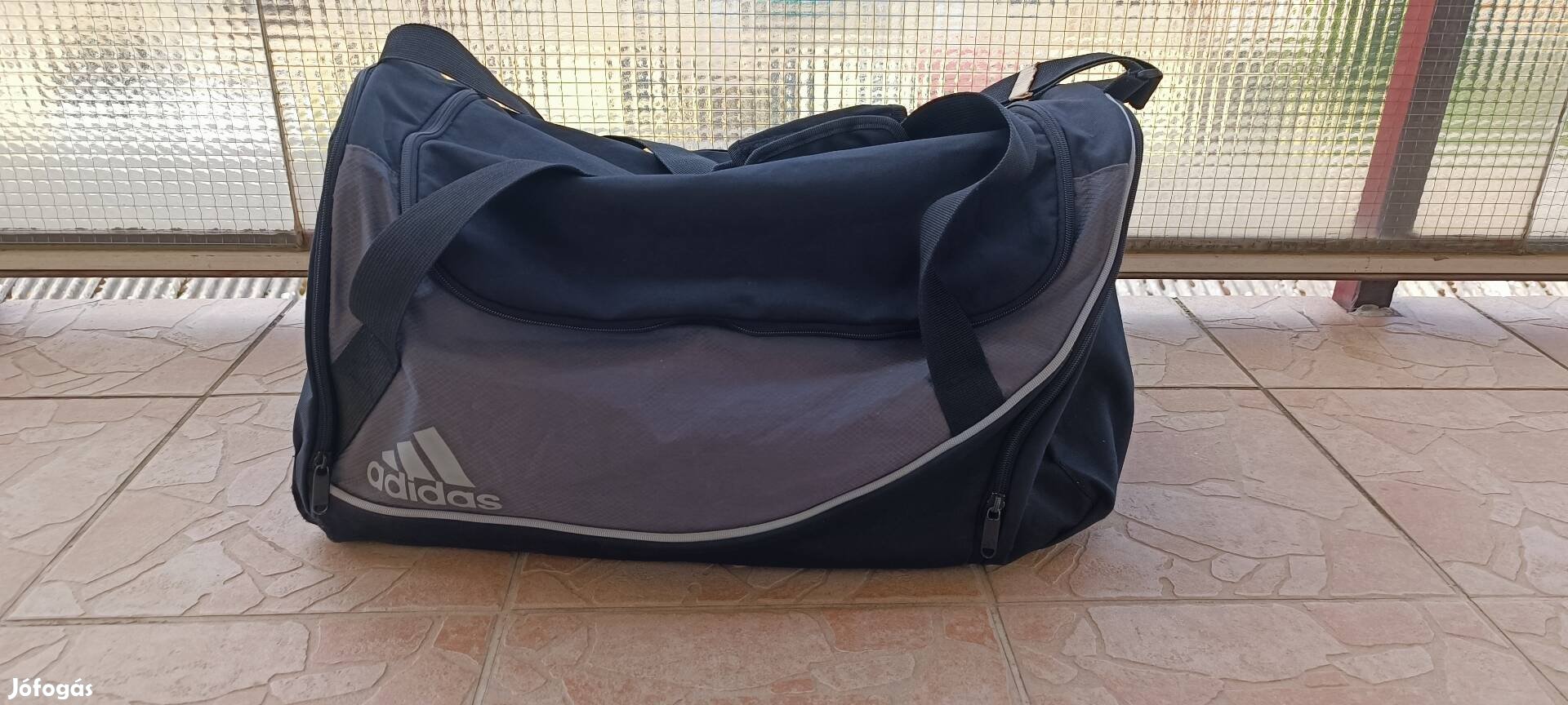 Adidas edzős táska utazó táska 