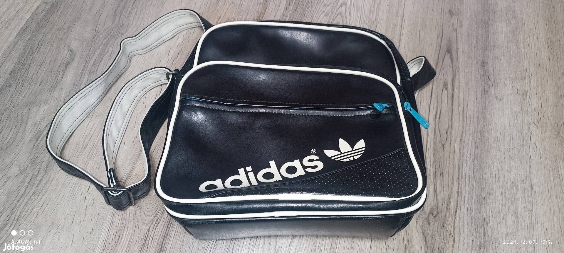 Adidas eredeti válltáska, mint az új. Gyönyörű design. Posta 