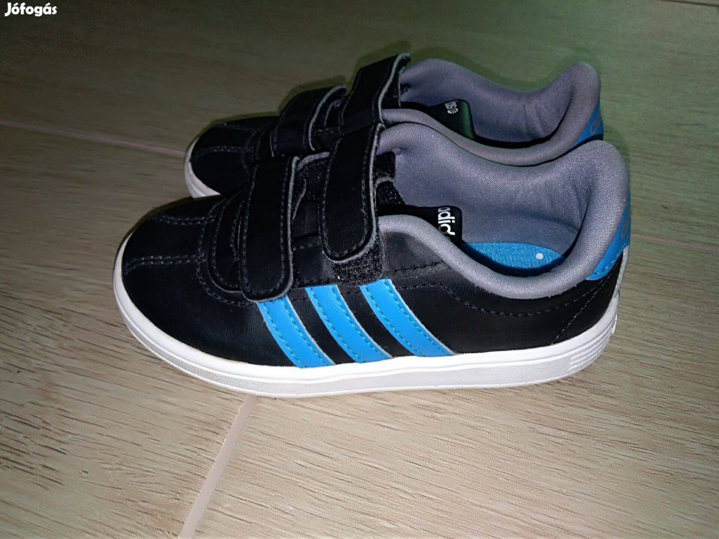 Adidas fiú cipő 24 méret