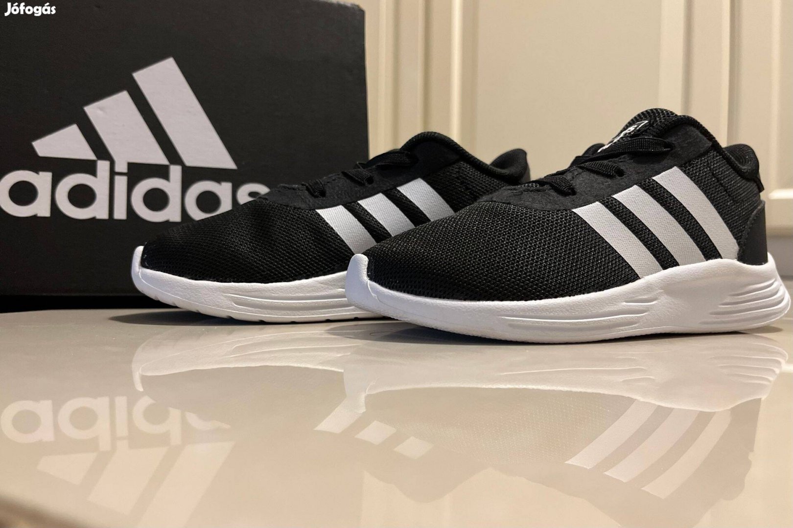 Adidas fiú cipő 25 -ös méretben Újszerű