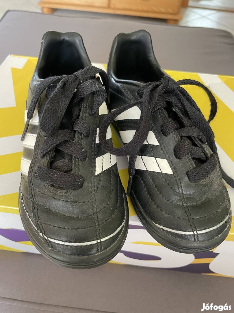 Adidas foci cipő