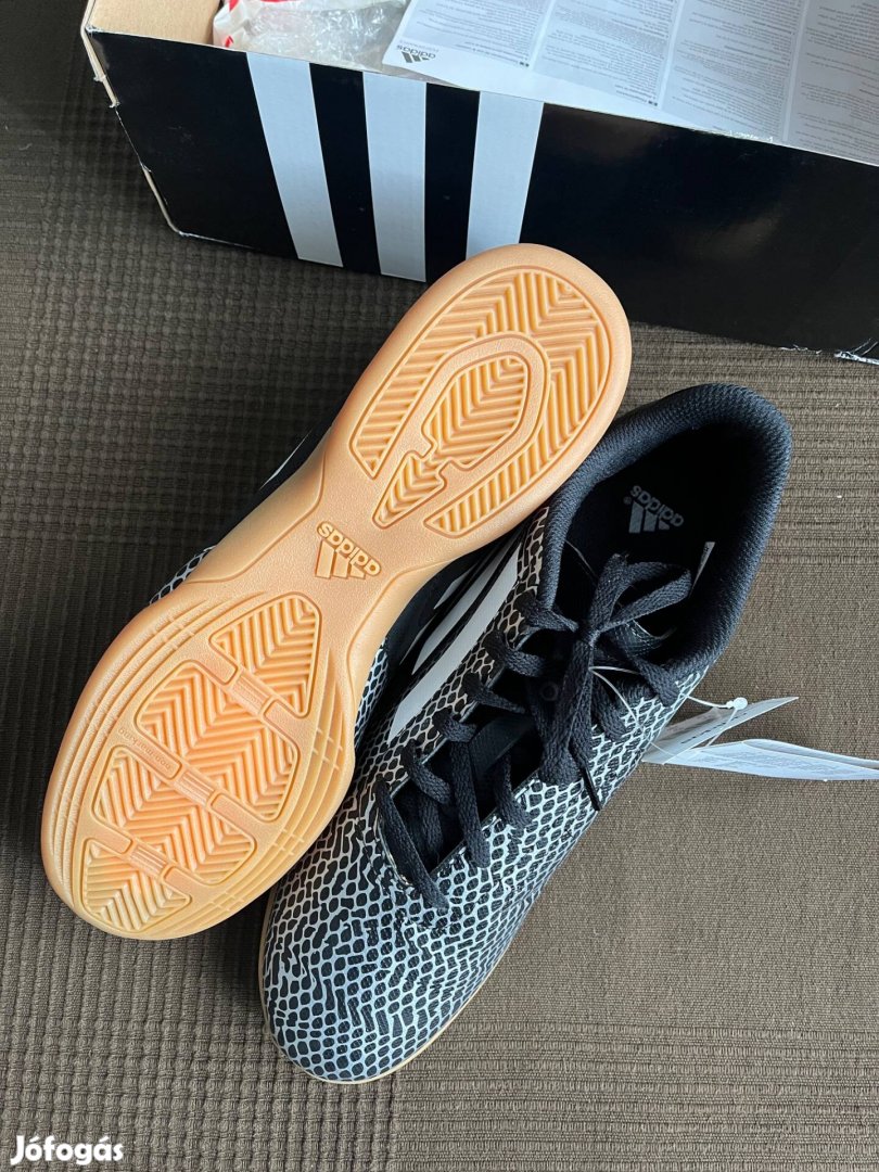 Adidas foci cipő