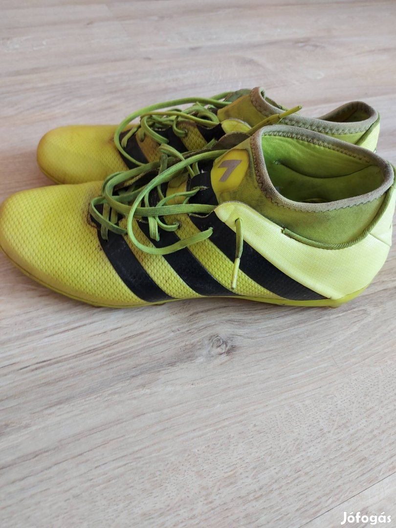 Adidas foci cipő 