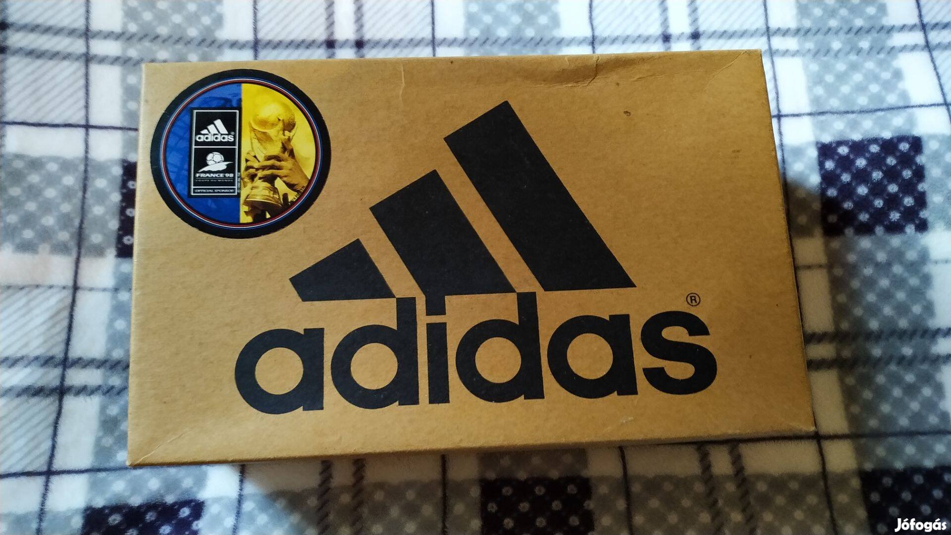 Adidas focicipő