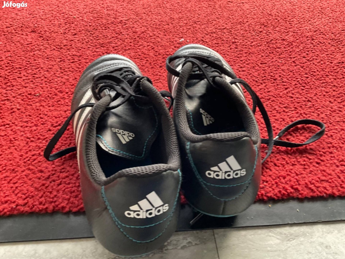 Adidas focicipő