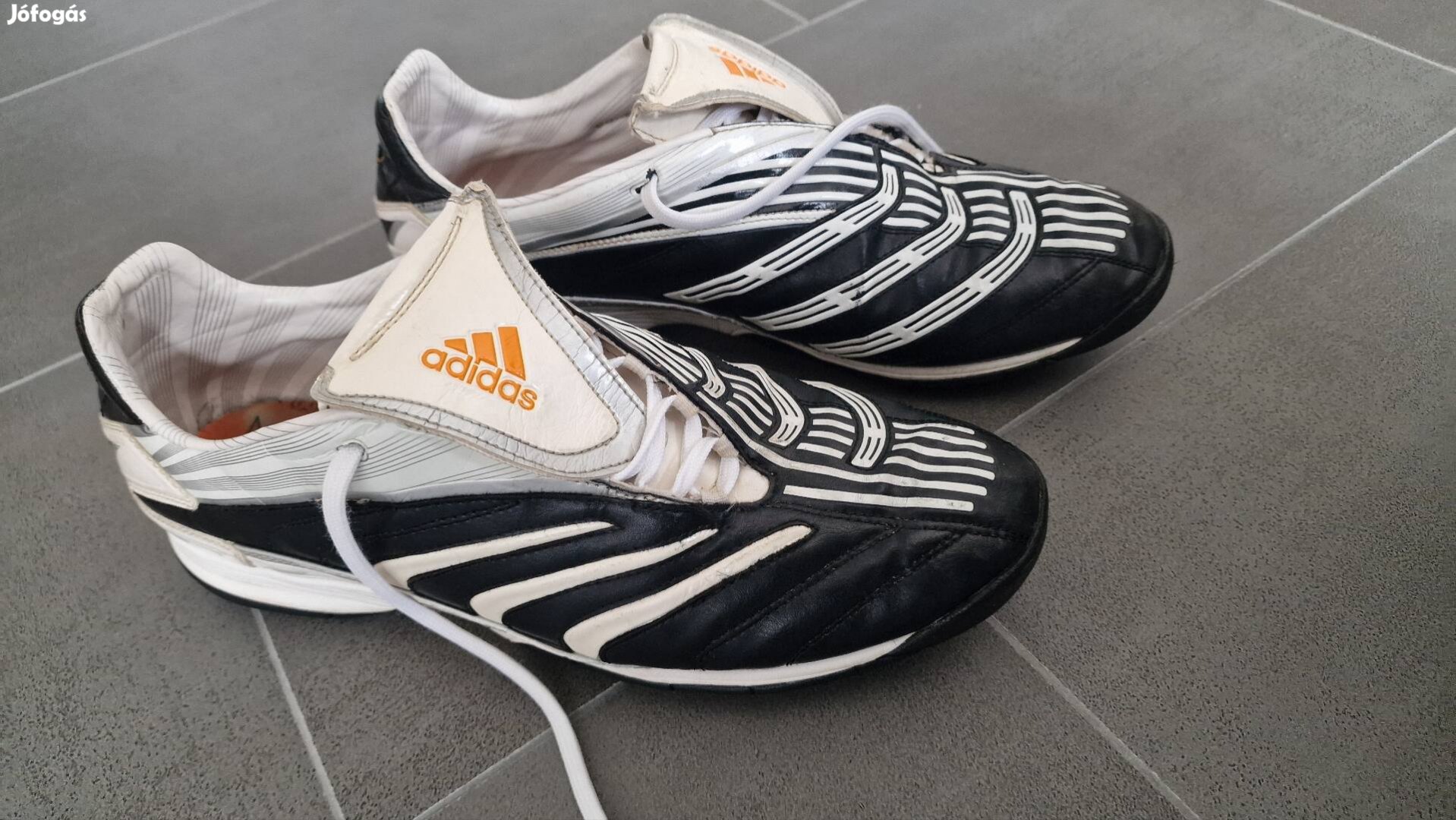 Adidas focicipő hernyós 45