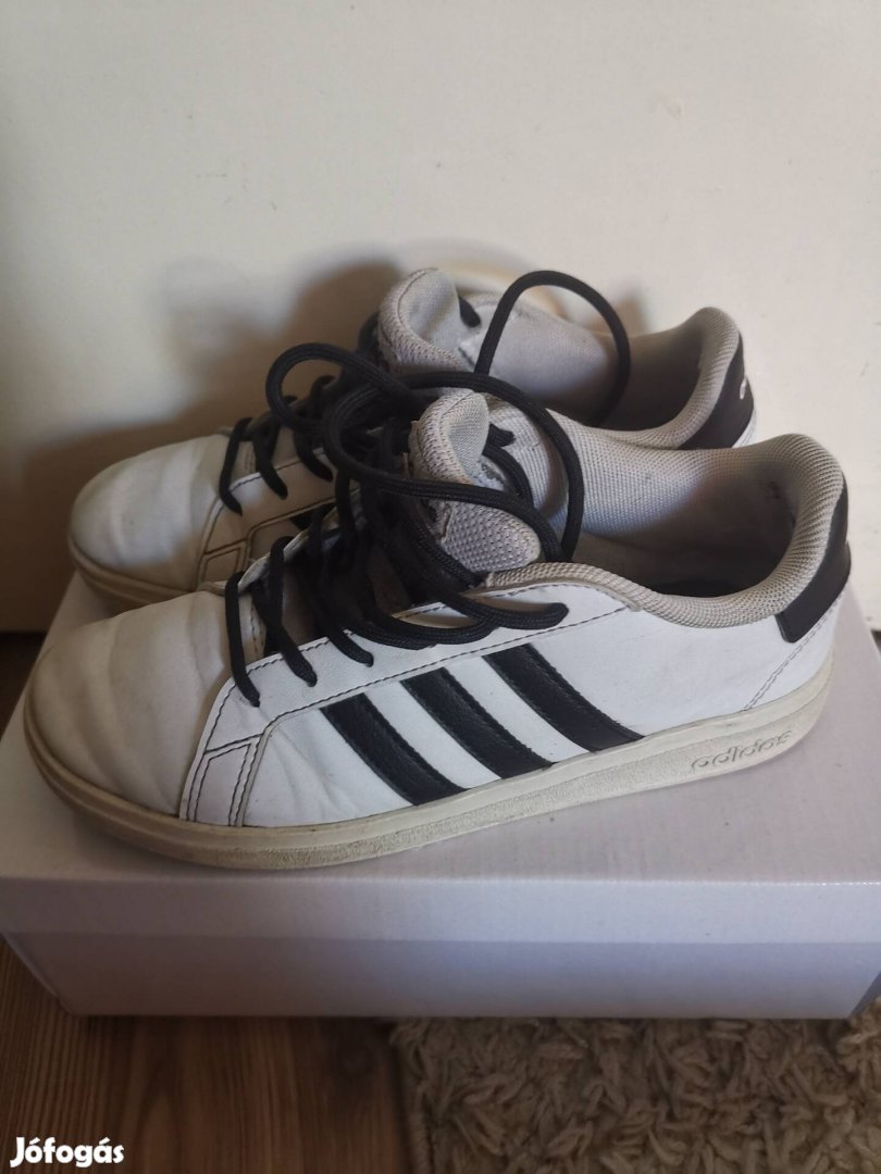 Adidas gyerek cipő 35,5