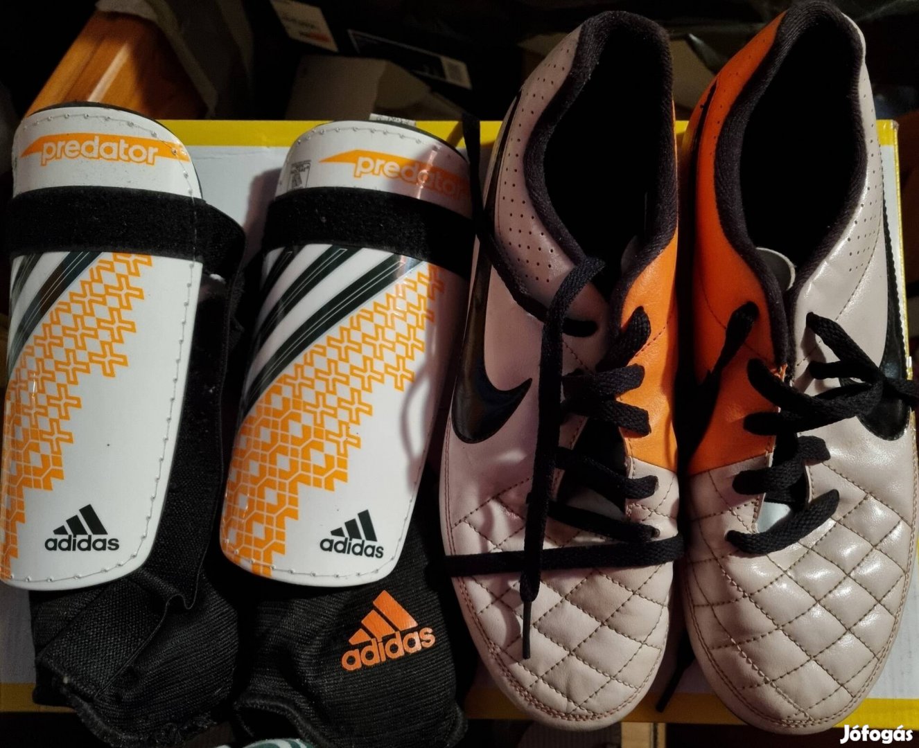 Adidas gyerek sipcsontvédő és Nike stoplis foci cipő eladó
