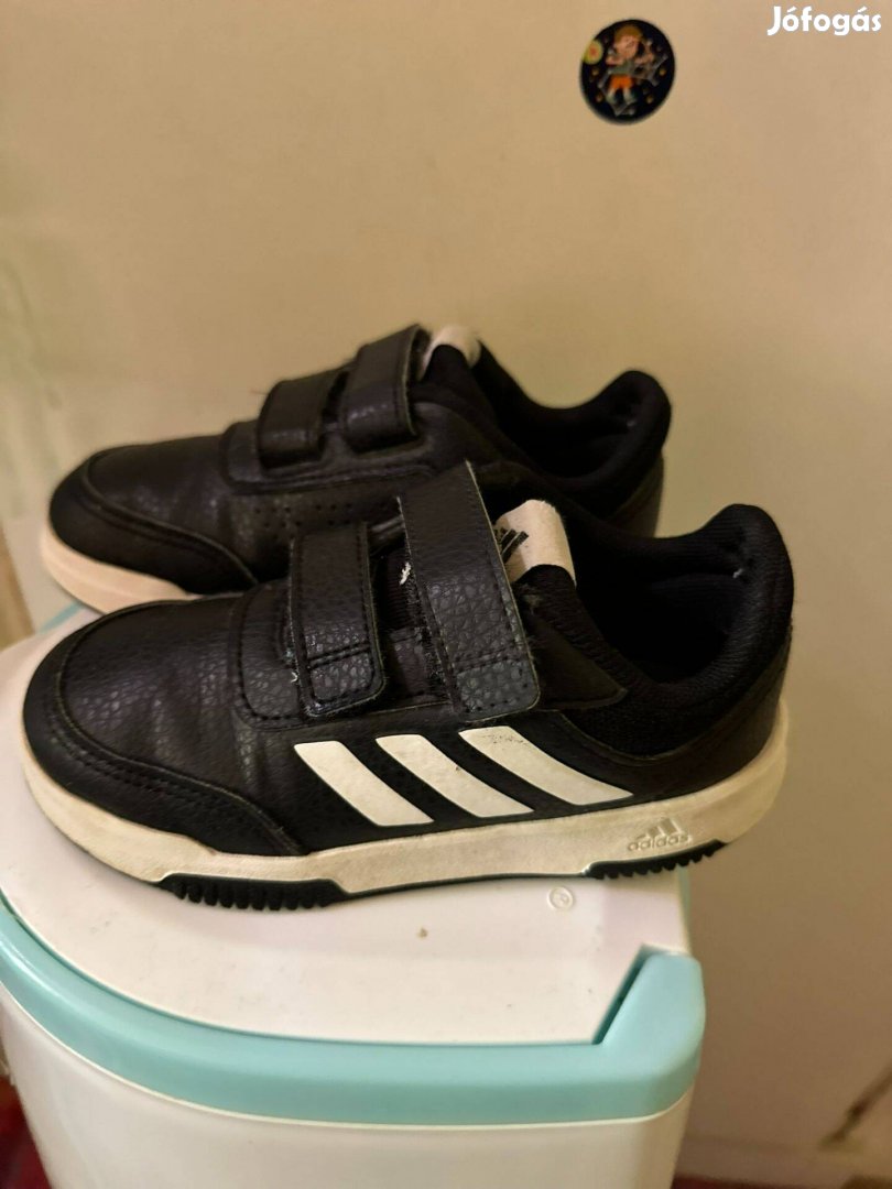 Adidas gyerekcipő 27-es