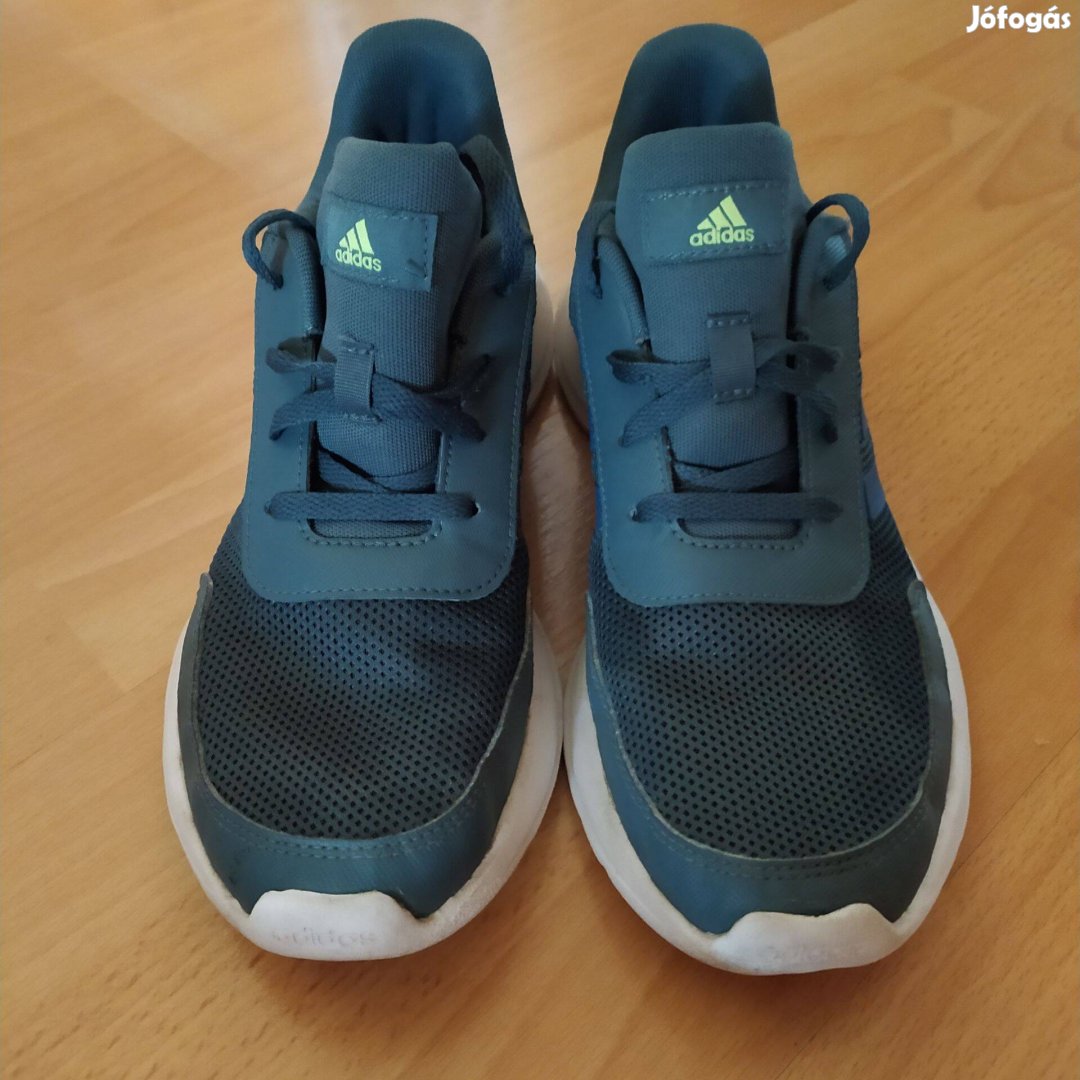 Adidas kényelmes sportcipő 40