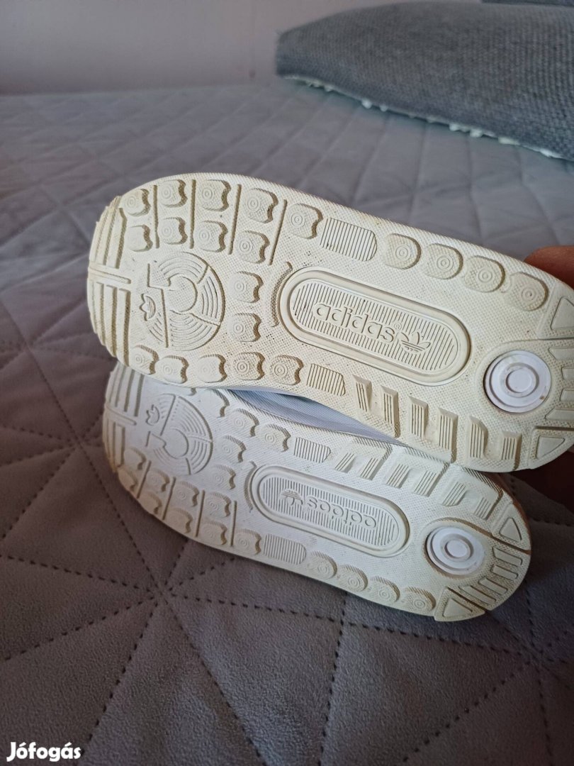 Adidas kiscipő