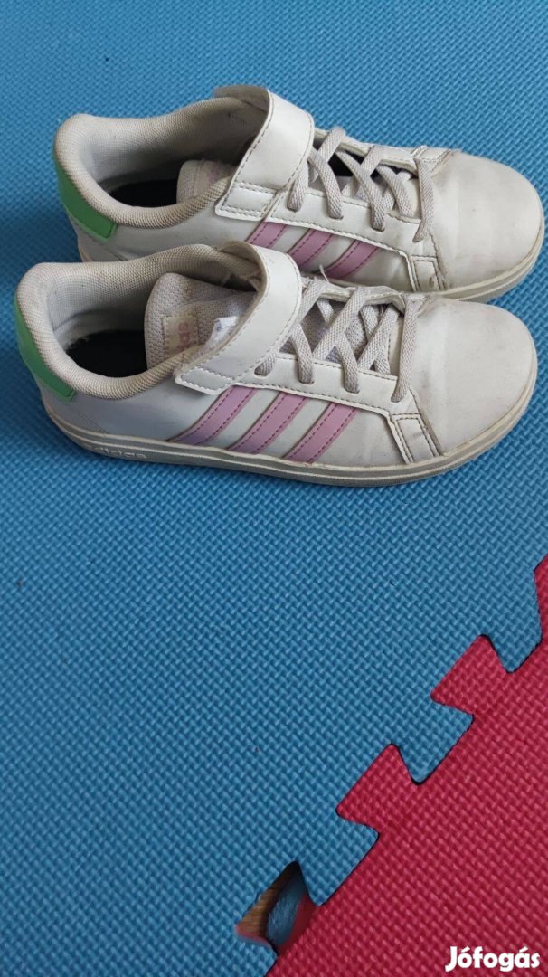Adidas kislány cipő