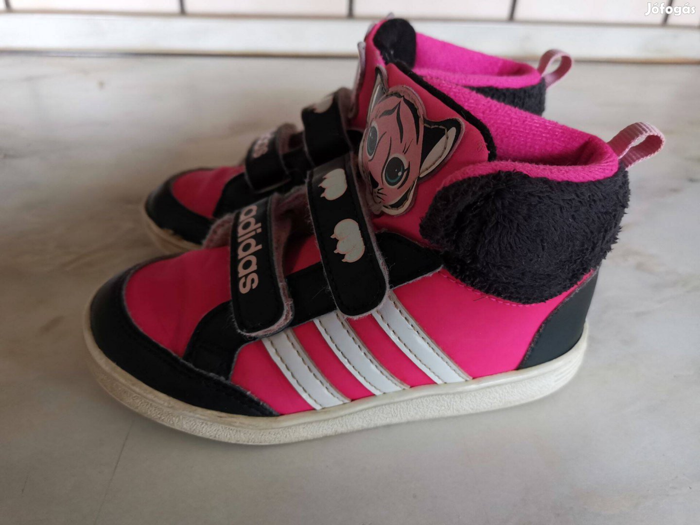 Adidas kislány cipő -26