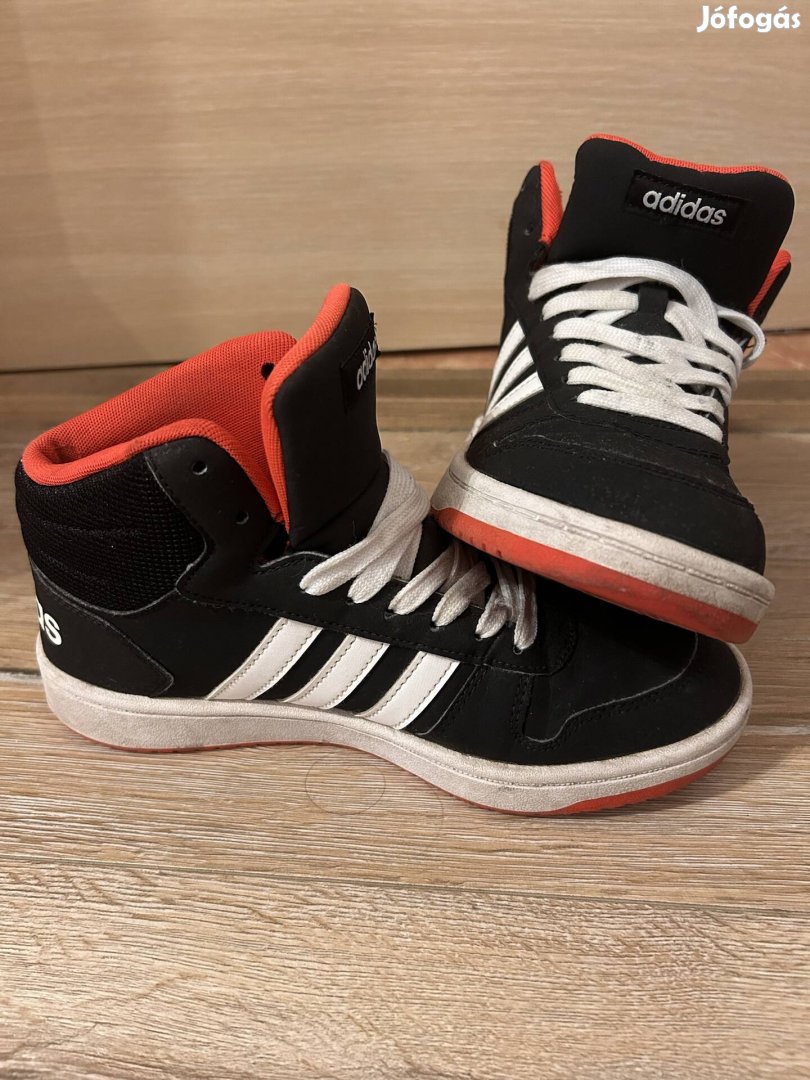Adidas magasszárú cipő