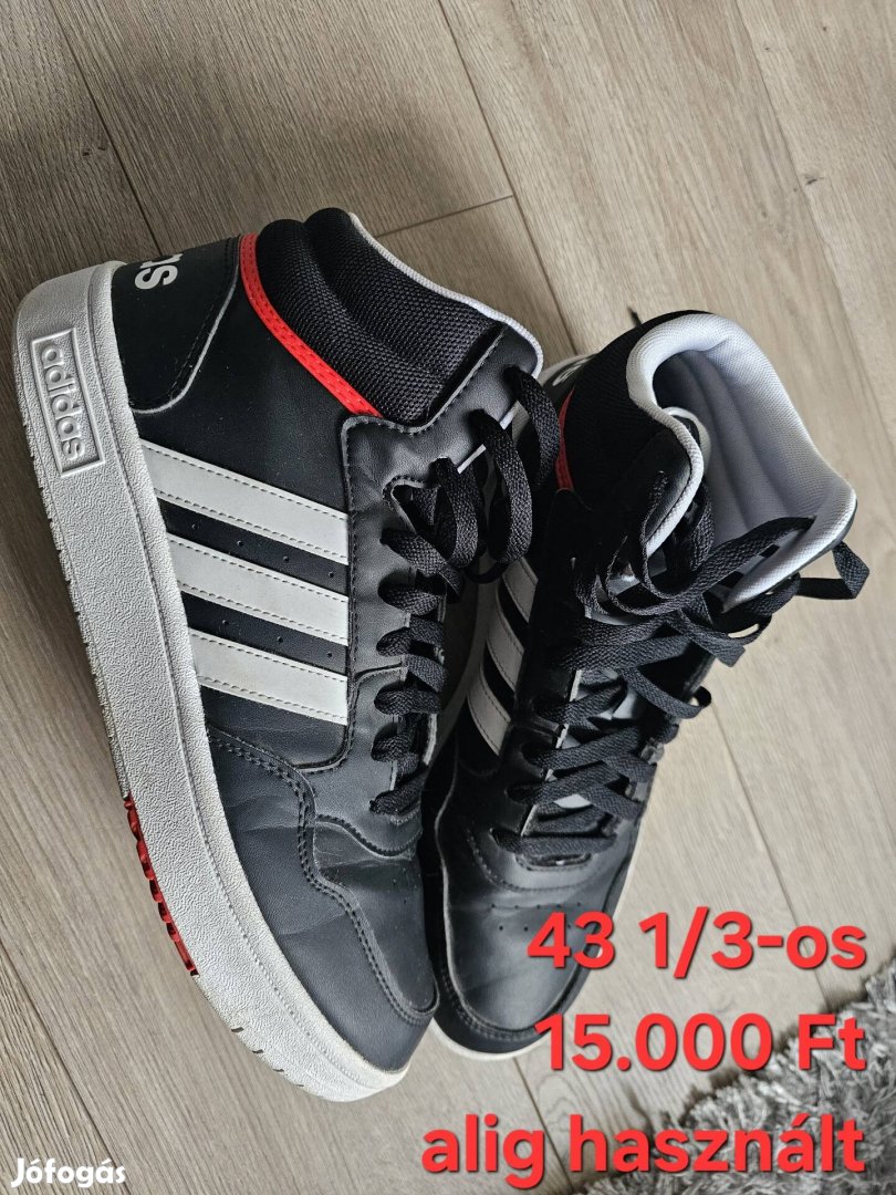 Adidas magasszárú cipő