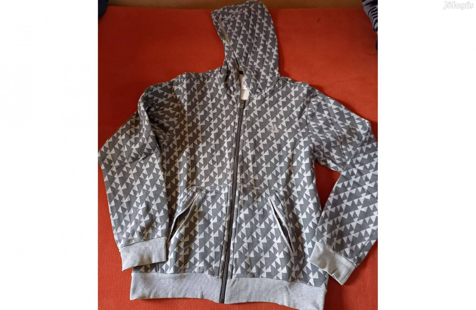 Adidas mintás kapucnis pulóver