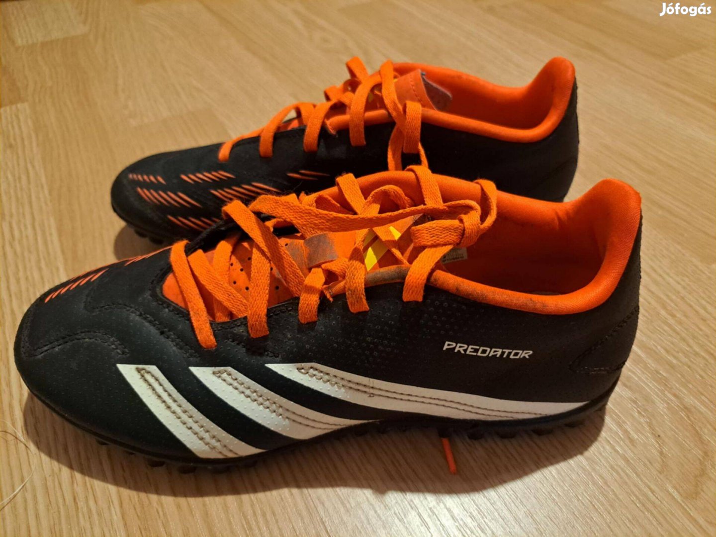 Adidas műfüves focicipő 40-es méret