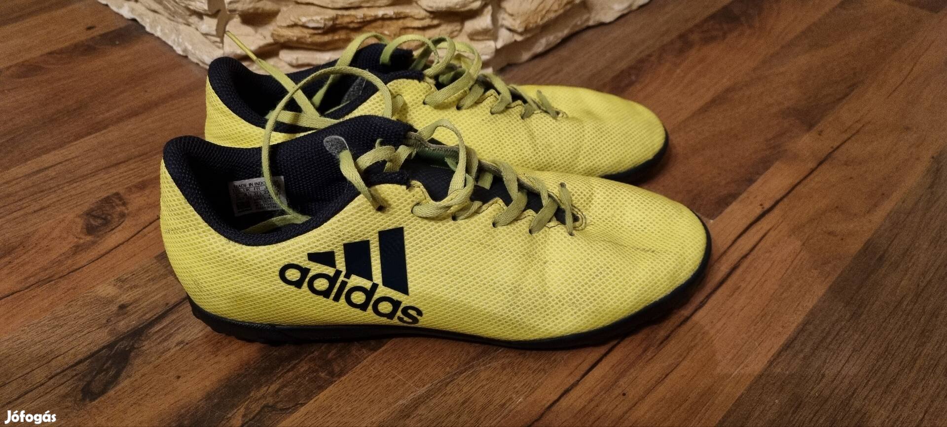 Adidas műfüves focicipő