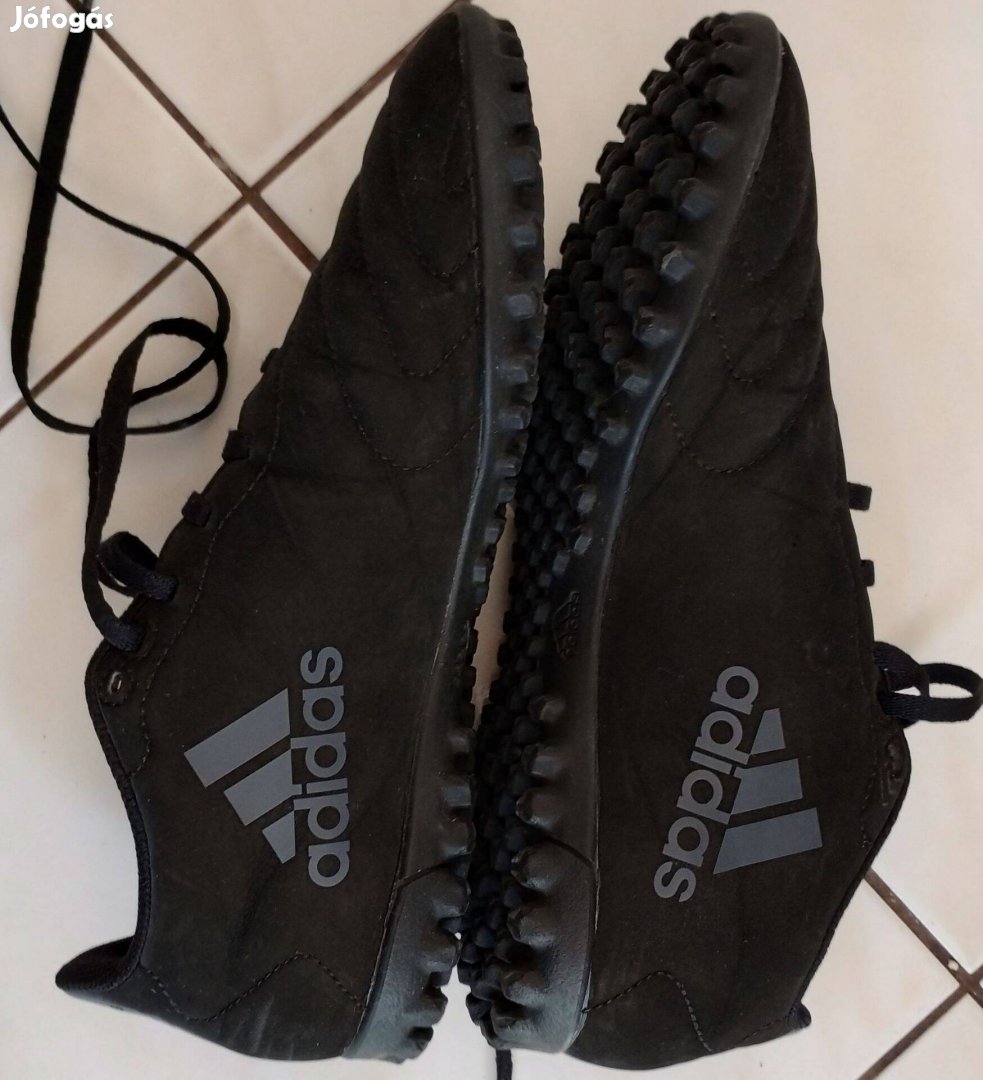 Adidas műfűves focicipő eladó