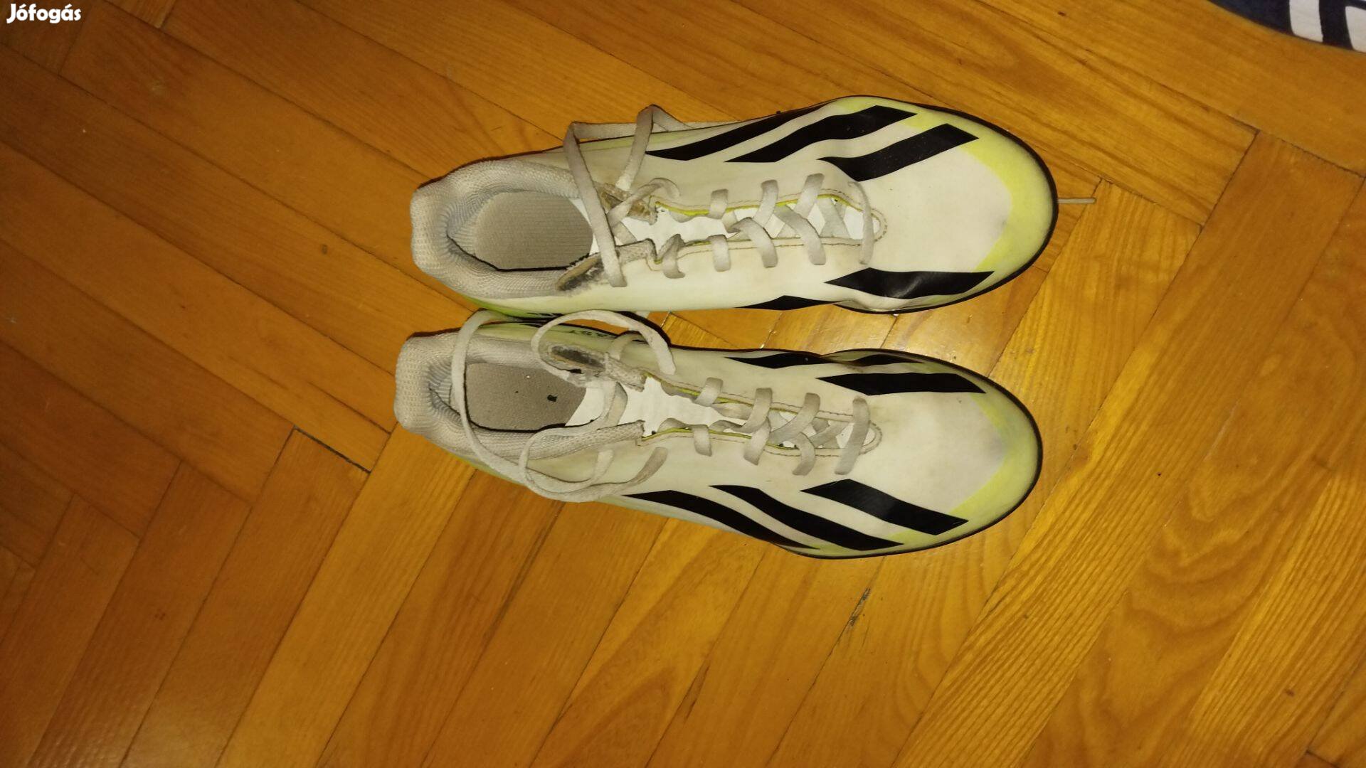Adidas műfüves sportcipő 39,5 es 24,5 cm